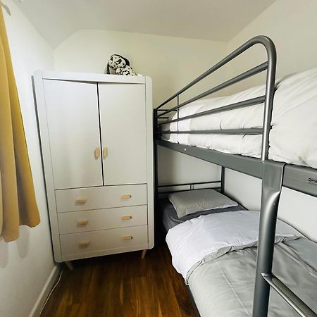Beautiful Home In London With Easy Access To Central London Sutton  Zewnętrze zdjęcie