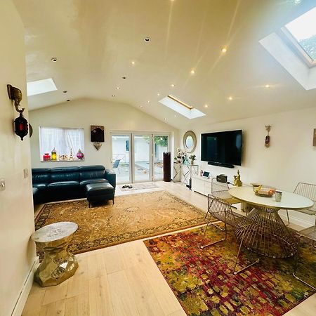 Beautiful Home In London With Easy Access To Central London Sutton  Zewnętrze zdjęcie