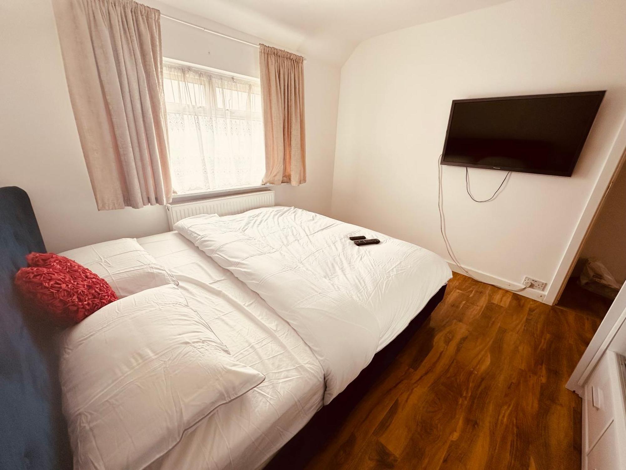 Beautiful Home In London With Easy Access To Central London Sutton  Zewnętrze zdjęcie