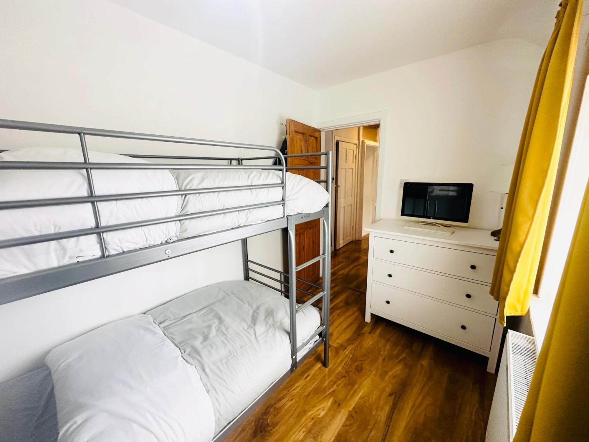 Beautiful Home In London With Easy Access To Central London Sutton  Zewnętrze zdjęcie