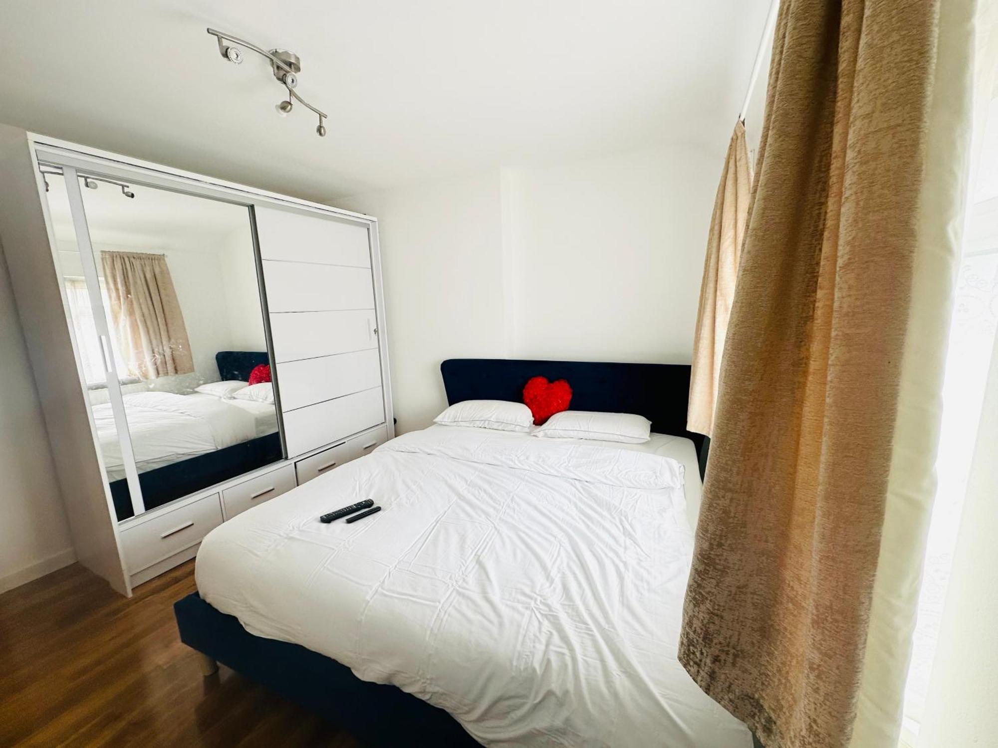 Beautiful Home In London With Easy Access To Central London Sutton  Zewnętrze zdjęcie