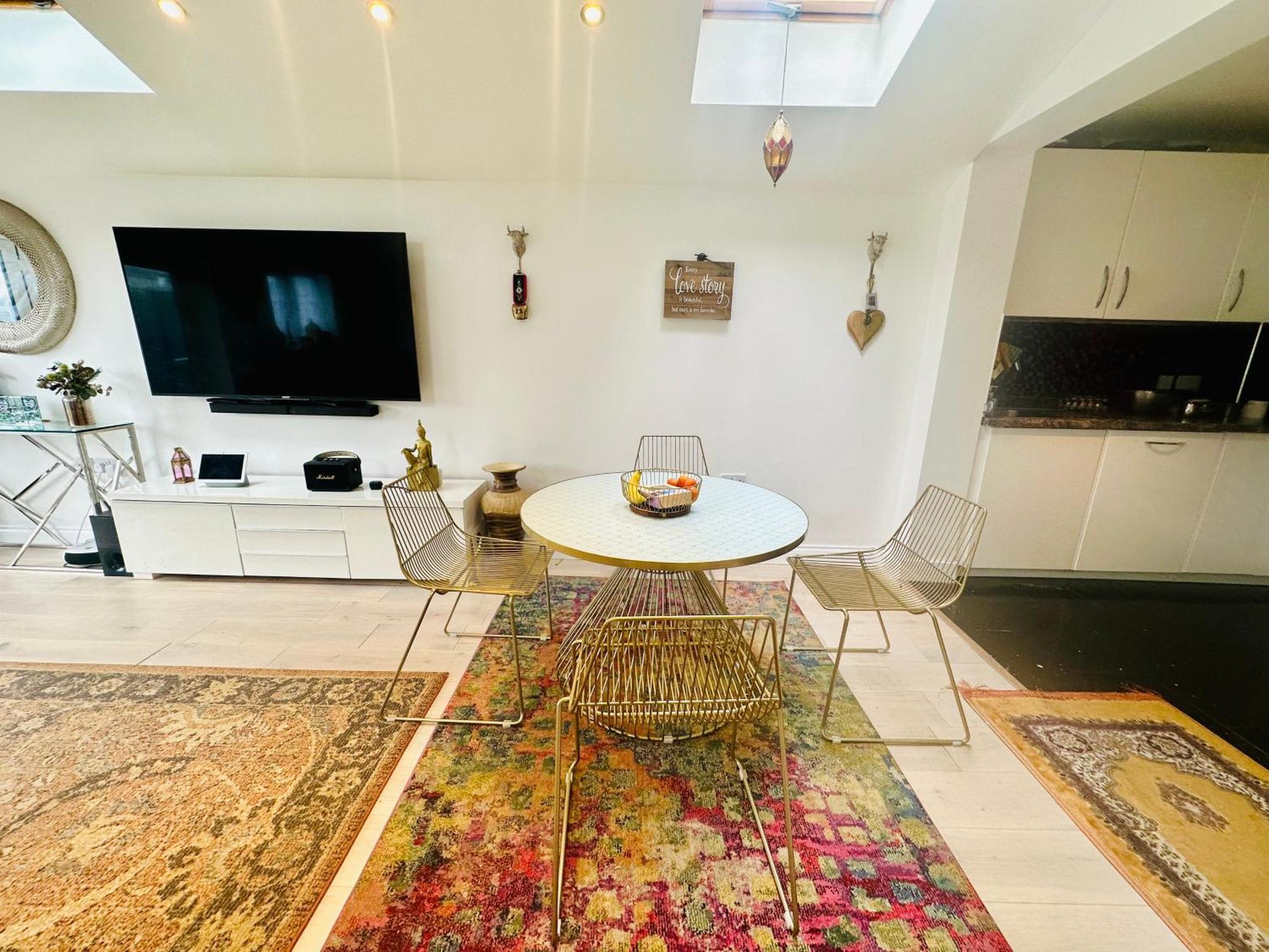 Beautiful Home In London With Easy Access To Central London Sutton  Zewnętrze zdjęcie
